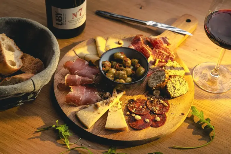Planche mixte charcuterie et fromages a partager chez Casa Caliente